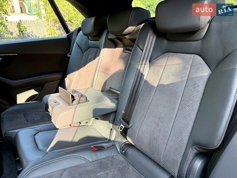 Внедорожник / Кроссовер Audi Q8 2021 в Киеве