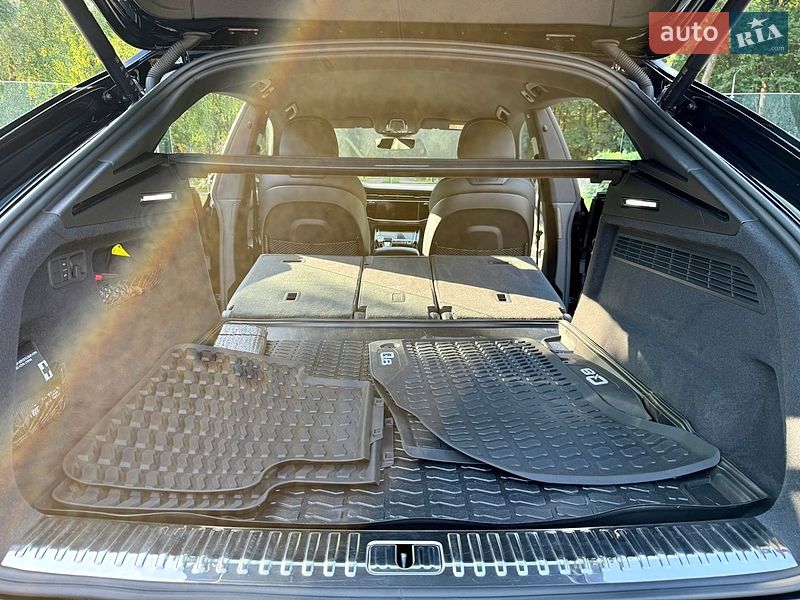 Внедорожник / Кроссовер Audi Q8 2021 в Киеве