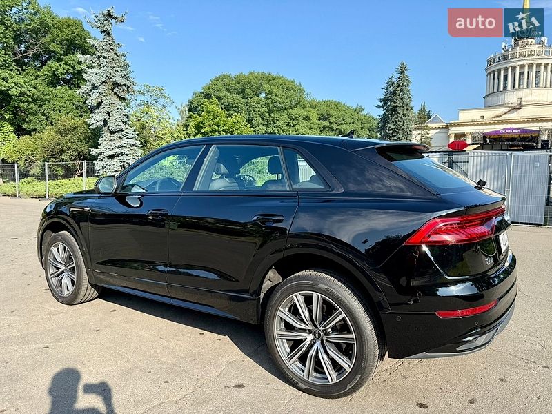 Внедорожник / Кроссовер Audi Q8 2021 в Киеве