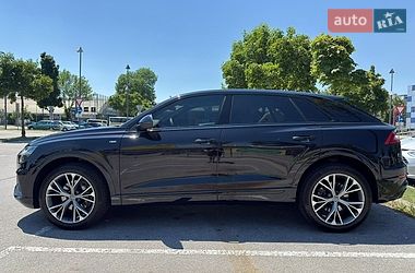 Внедорожник / Кроссовер Audi Q8 2019 в Киеве
