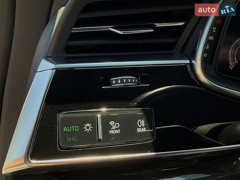 Внедорожник / Кроссовер Audi Q8 2019 в Киеве