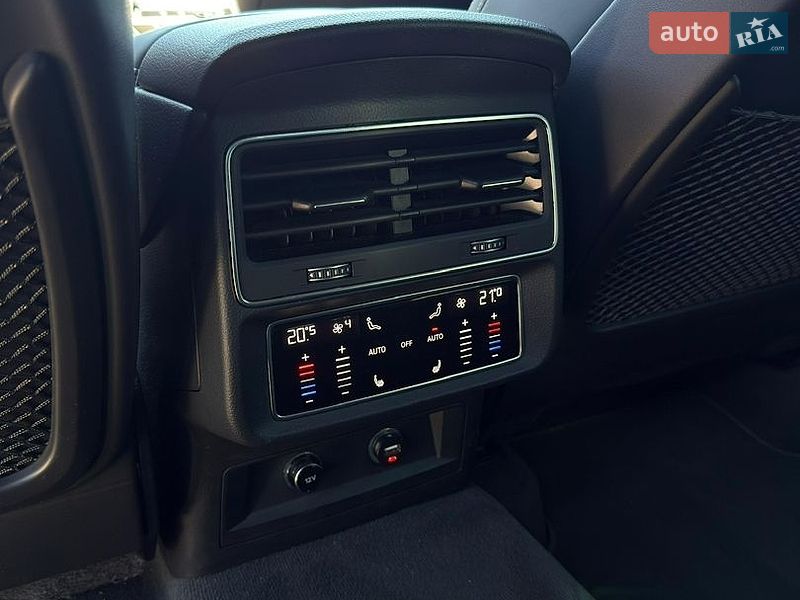 Внедорожник / Кроссовер Audi Q8 2019 в Киеве