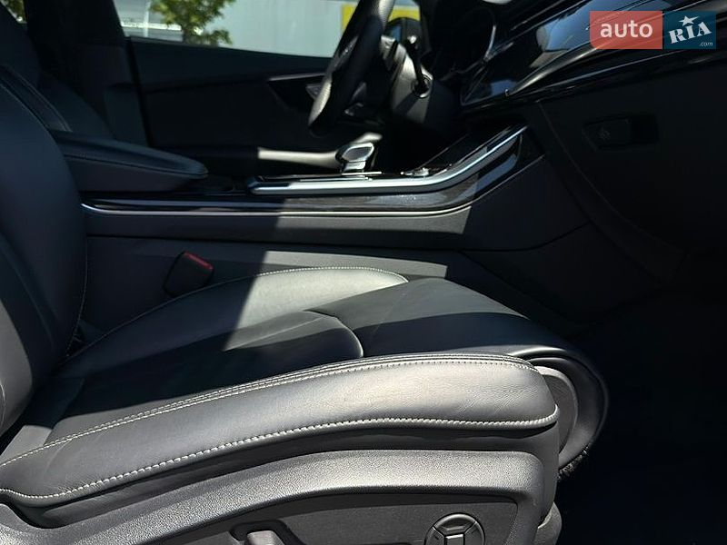Внедорожник / Кроссовер Audi Q8 2019 в Киеве