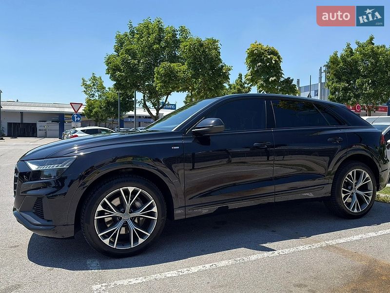 Внедорожник / Кроссовер Audi Q8 2019 в Киеве