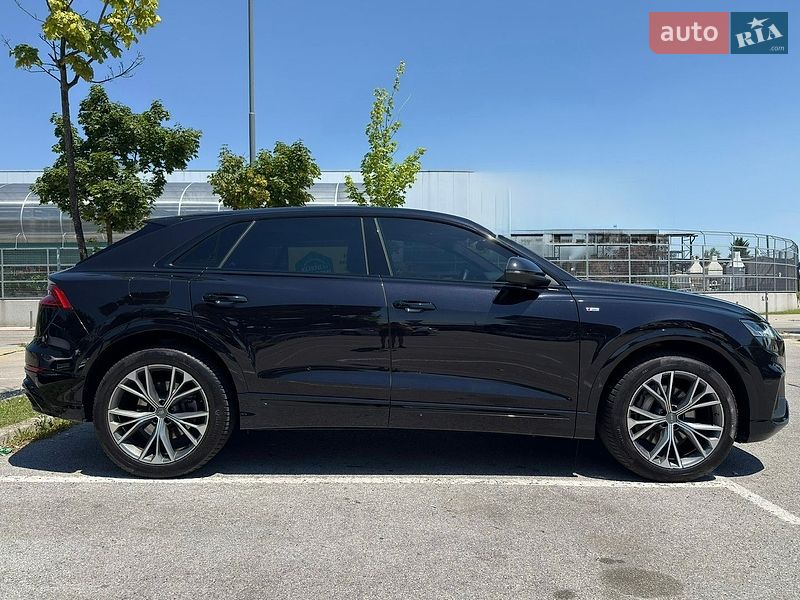 Внедорожник / Кроссовер Audi Q8 2019 в Киеве