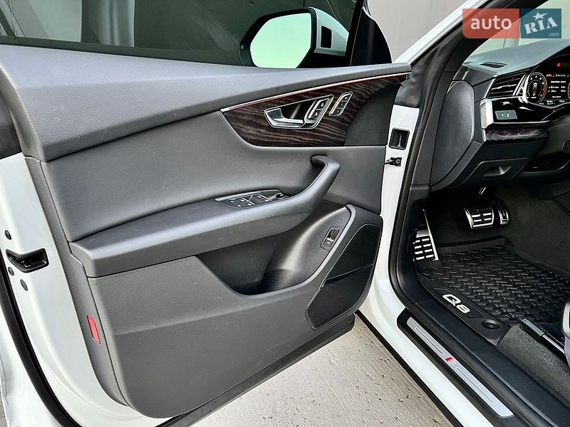 Внедорожник / Кроссовер Audi Q8 2021 в Киеве