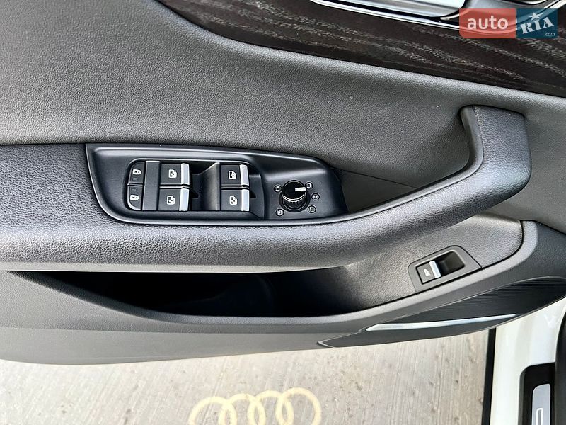 Внедорожник / Кроссовер Audi Q8 2021 в Киеве