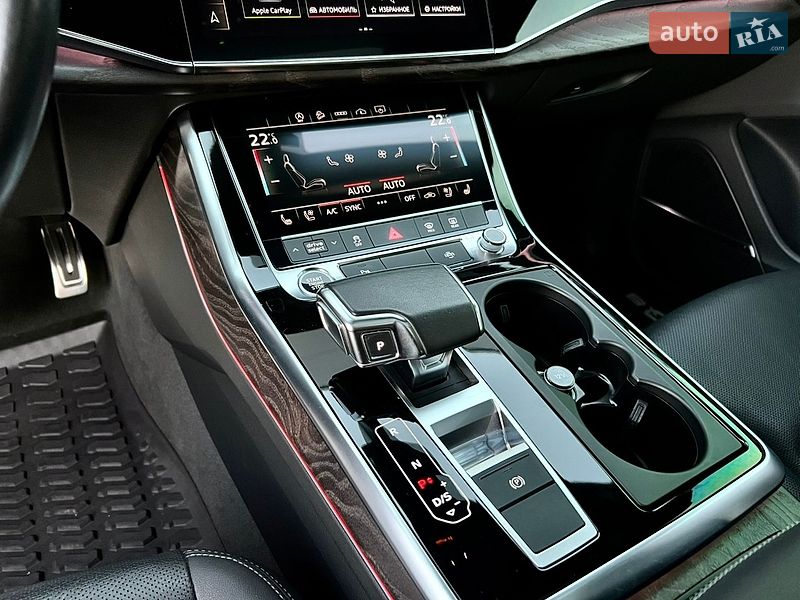 Внедорожник / Кроссовер Audi Q8 2021 в Киеве