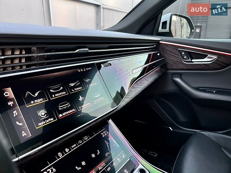 Внедорожник / Кроссовер Audi Q8 2021 в Киеве