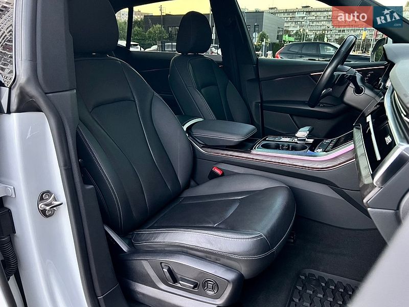 Внедорожник / Кроссовер Audi Q8 2021 в Киеве