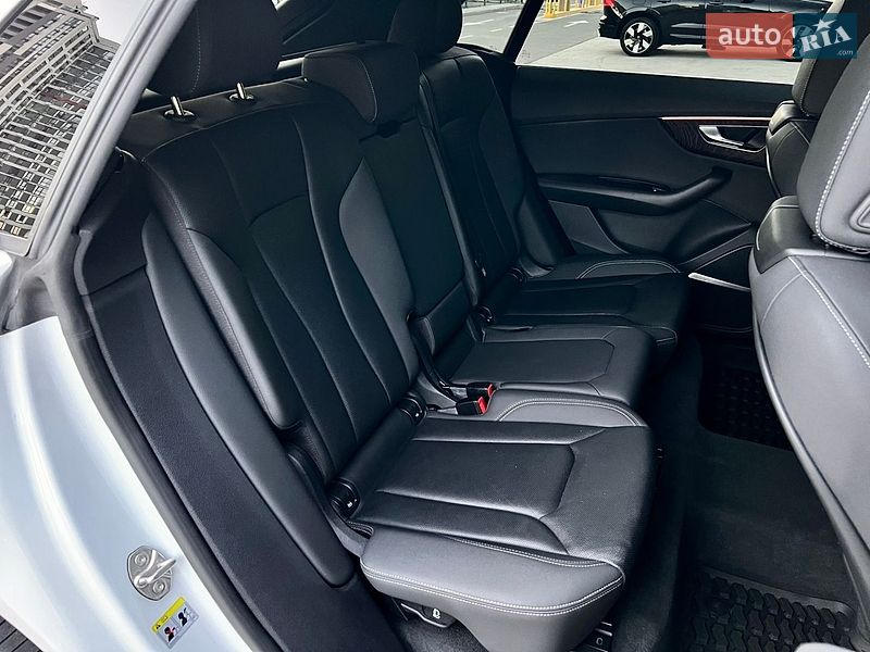 Внедорожник / Кроссовер Audi Q8 2021 в Киеве