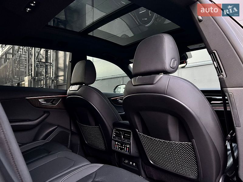 Внедорожник / Кроссовер Audi Q8 2021 в Киеве