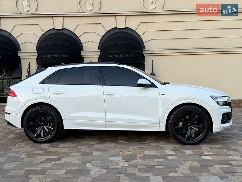 Внедорожник / Кроссовер Audi Q8 2020 в Днепре