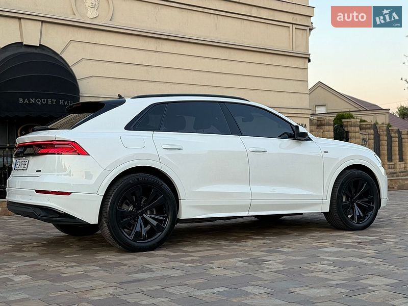 Внедорожник / Кроссовер Audi Q8 2020 в Днепре