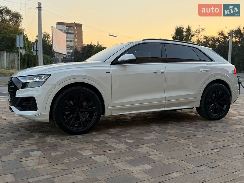 Внедорожник / Кроссовер Audi Q8 2020 в Днепре