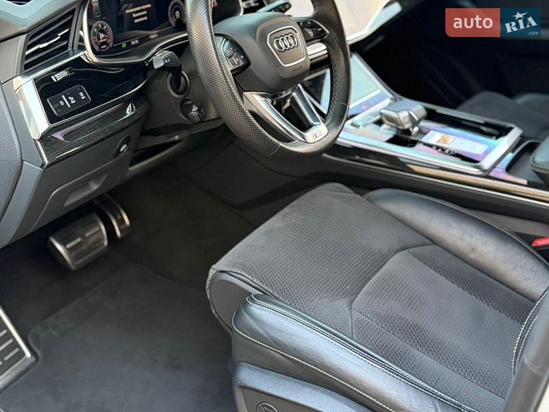 Внедорожник / Кроссовер Audi Q8 2020 в Днепре