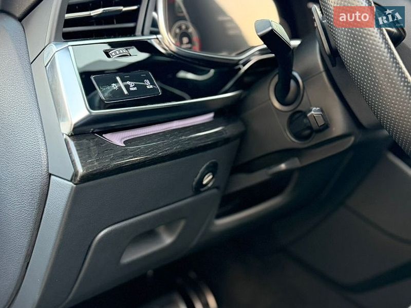 Внедорожник / Кроссовер Audi Q8 2020 в Днепре