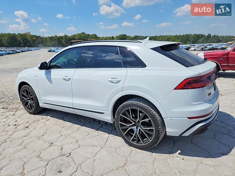 Позашляховик / Кросовер Audi Q8 2021 в Дніпрі