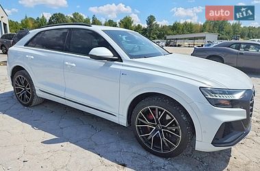 Позашляховик / Кросовер Audi Q8 2021 в Дніпрі