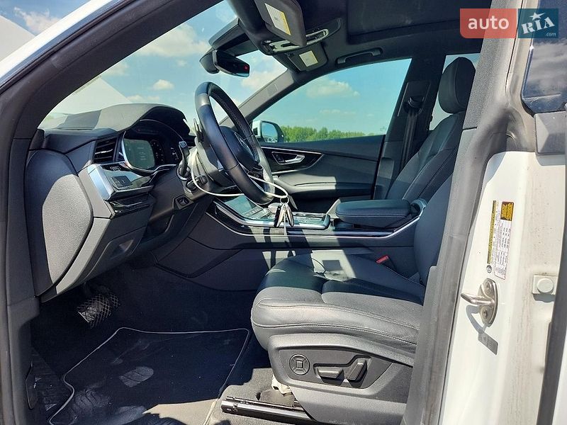 Позашляховик / Кросовер Audi Q8 2021 в Дніпрі
