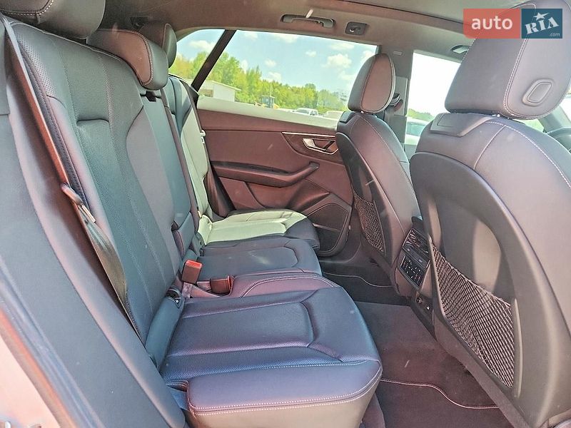 Позашляховик / Кросовер Audi Q8 2021 в Дніпрі