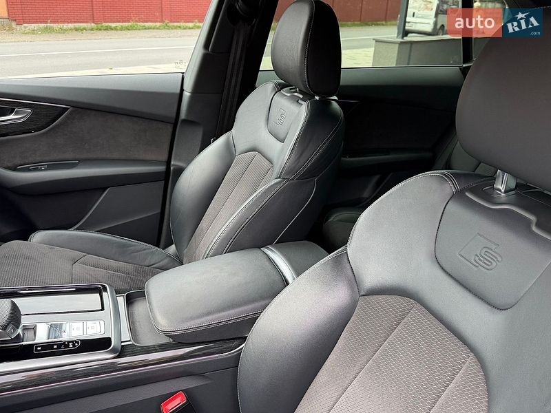 Позашляховик / Кросовер Audi Q8 2019 в Мукачевому