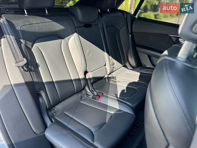 Внедорожник / Кроссовер Audi Q8 2019 в Мукачево