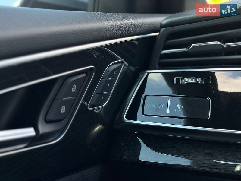 Внедорожник / Кроссовер Audi Q8 2019 в Мукачево