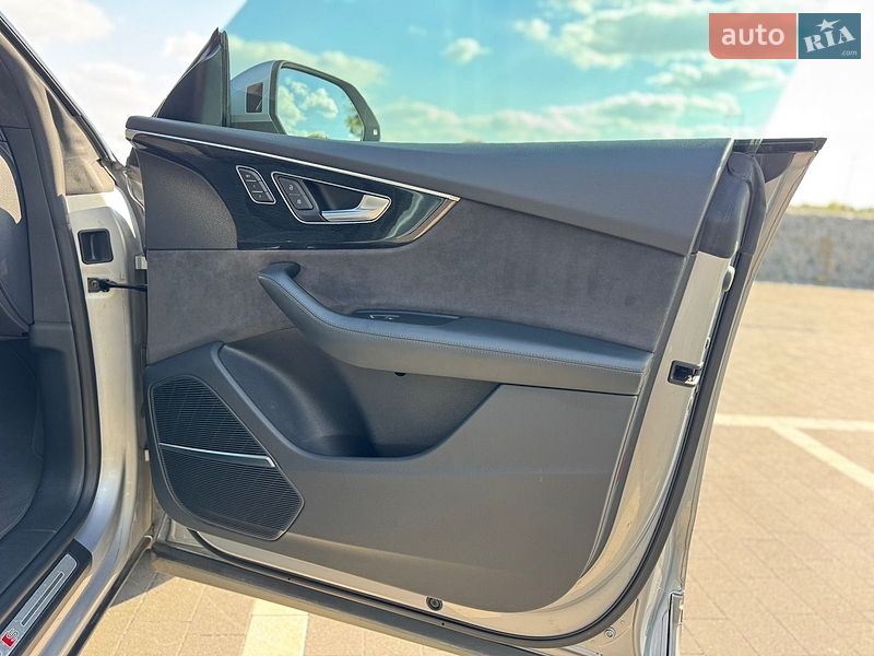 Внедорожник / Кроссовер Audi Q8 2019 в Мукачево
