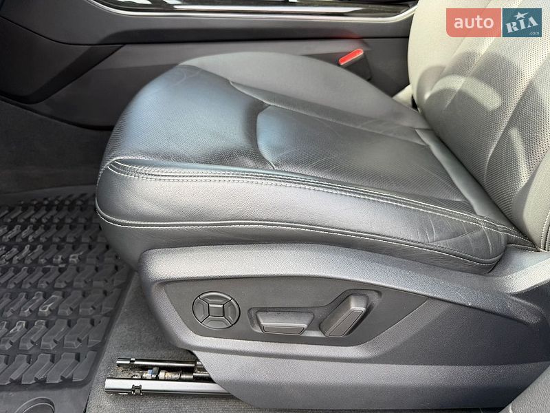 Позашляховик / Кросовер Audi Q8 2022 в Стрию
