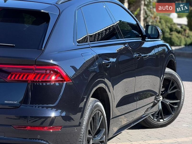 Внедорожник / Кроссовер Audi Q8 2021 в Стрые