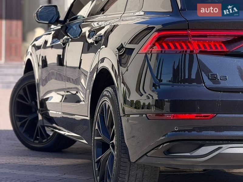 Внедорожник / Кроссовер Audi Q8 2021 в Стрые