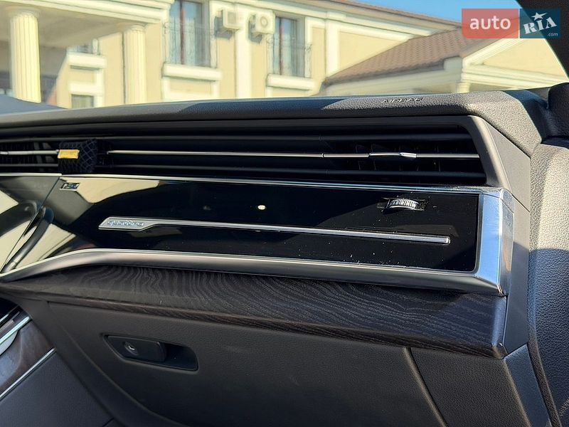 Внедорожник / Кроссовер Audi Q8 2021 в Стрые