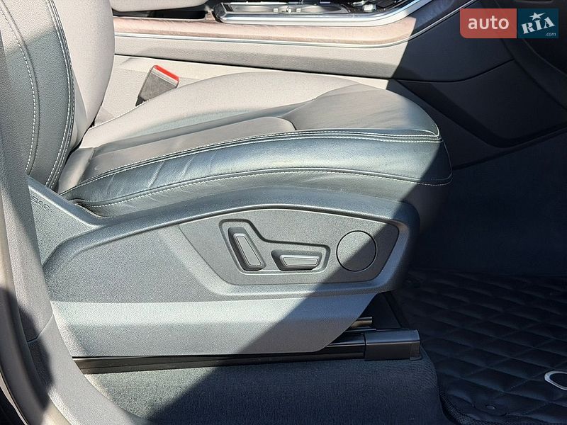 Внедорожник / Кроссовер Audi Q8 2021 в Стрые