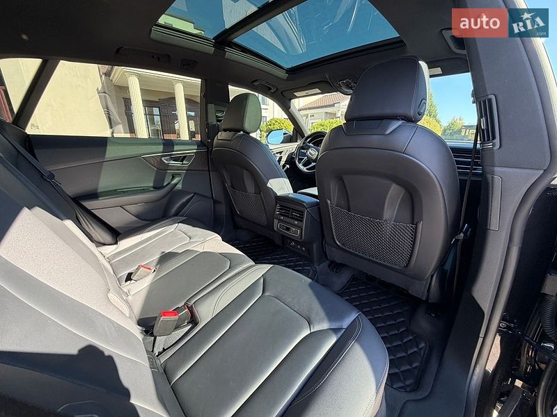 Внедорожник / Кроссовер Audi Q8 2021 в Стрые