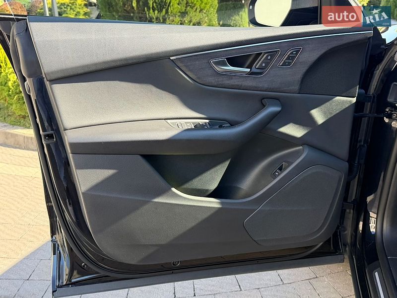 Внедорожник / Кроссовер Audi Q8 2021 в Стрые
