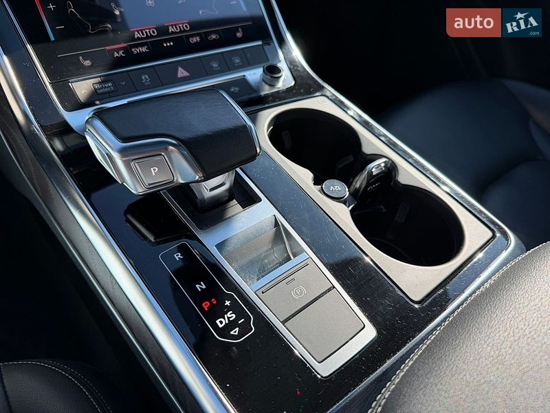 Внедорожник / Кроссовер Audi Q8 2021 в Стрые