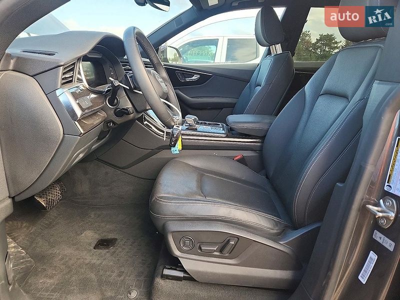 Позашляховик / Кросовер Audi Q8 2021 в Києві