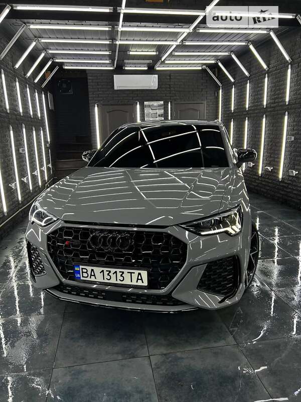 Внедорожник / Кроссовер Audi RS Q3