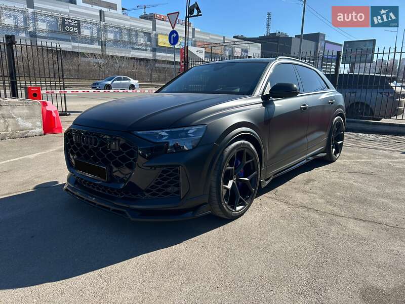 Легкові Audi RS Q8