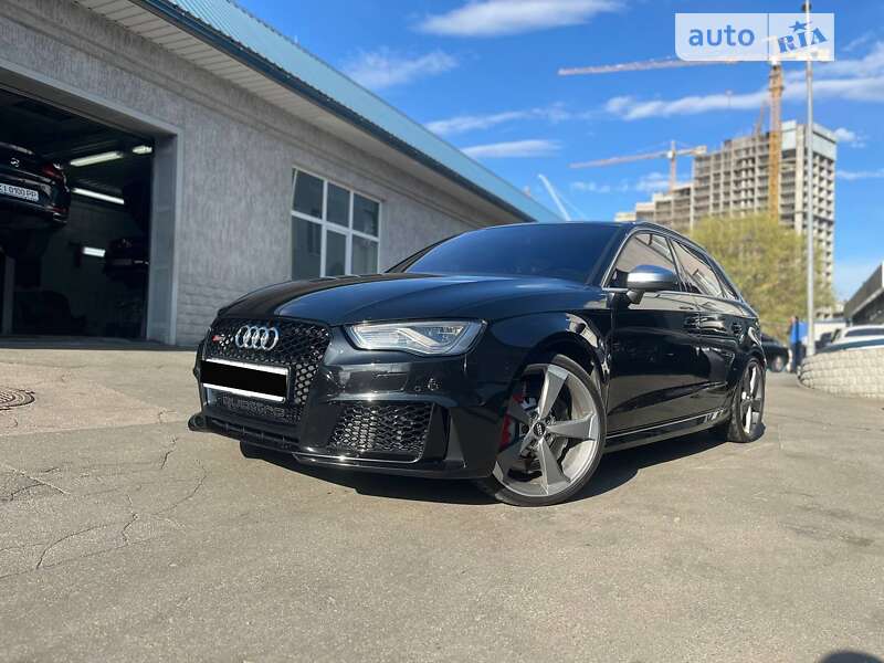 Хэтчбек Audi RS3 Sportback