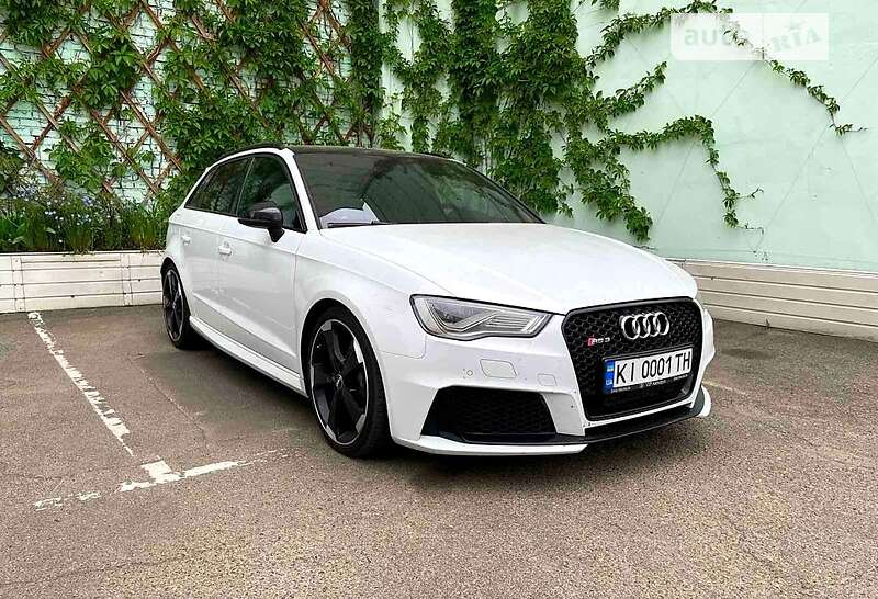 Хетчбек Audi RS3