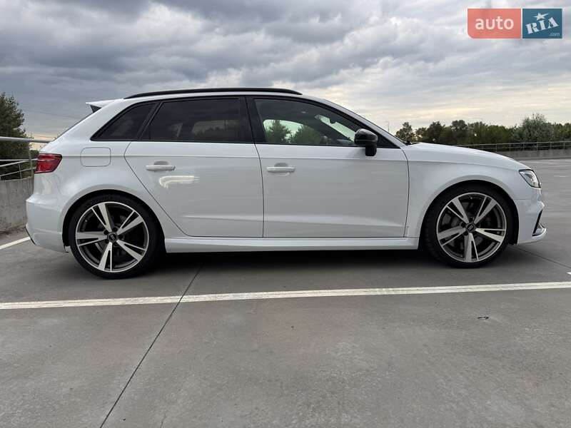 Хетчбек Audi RS3