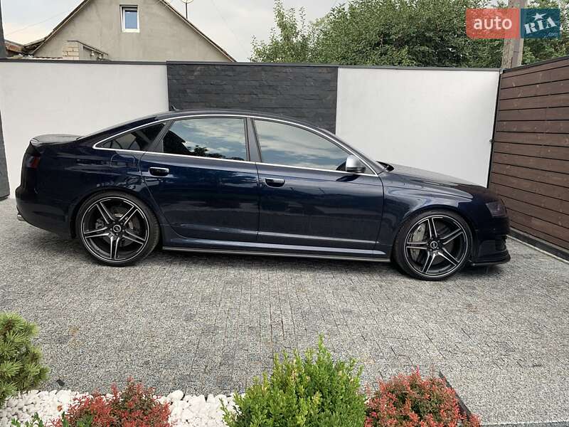 Седан Audi RS6