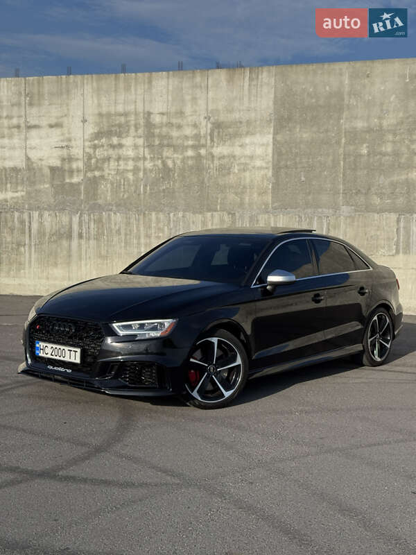 Седан Audi S3 2017 в Львове Седан Audi S3 2017 в Львове