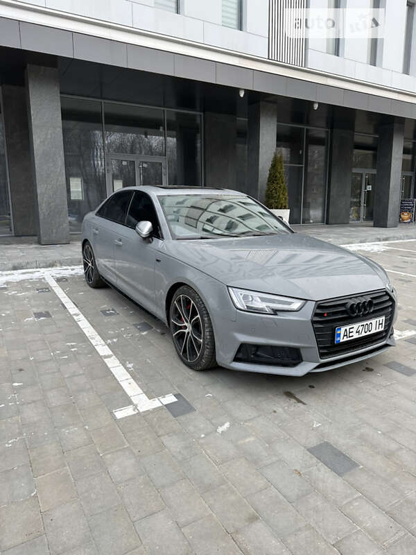 Audi S4