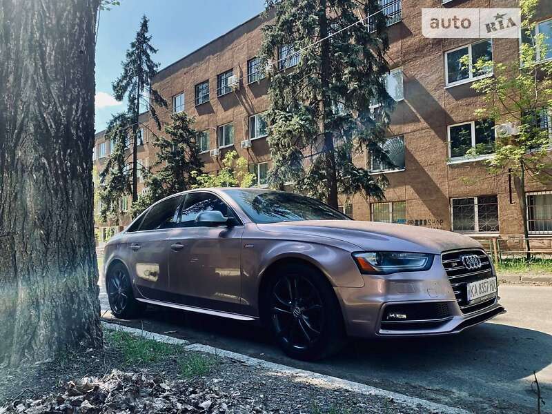 Универсал Audi S4