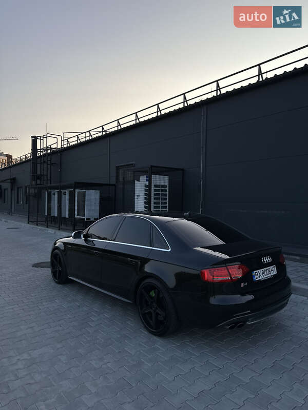 Седан Audi S4 2010 в Хмельницькому
