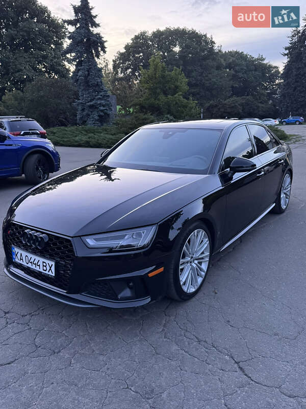 Седан Audi S4 2019 в Киеве