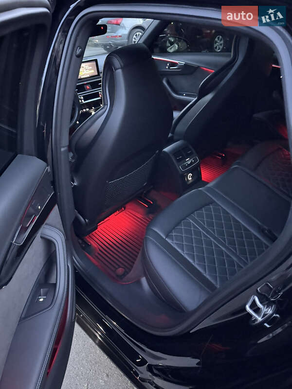 Седан Audi S4 2019 в Киеве